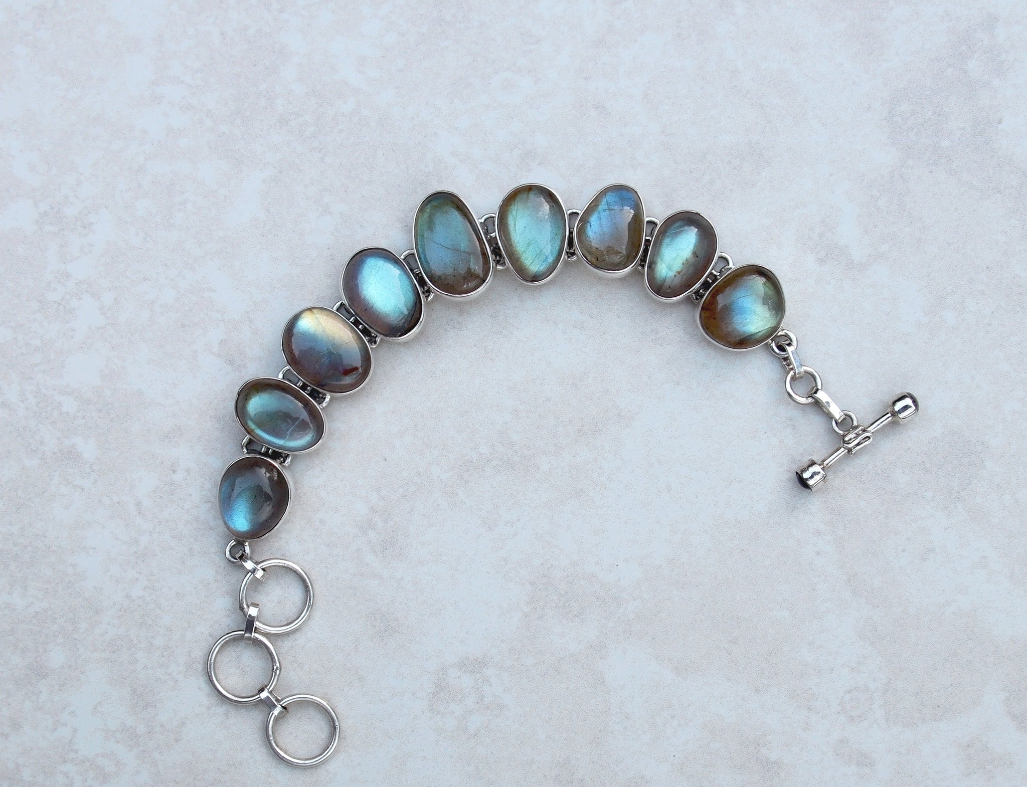 Silver cabochon labradorite bracelet