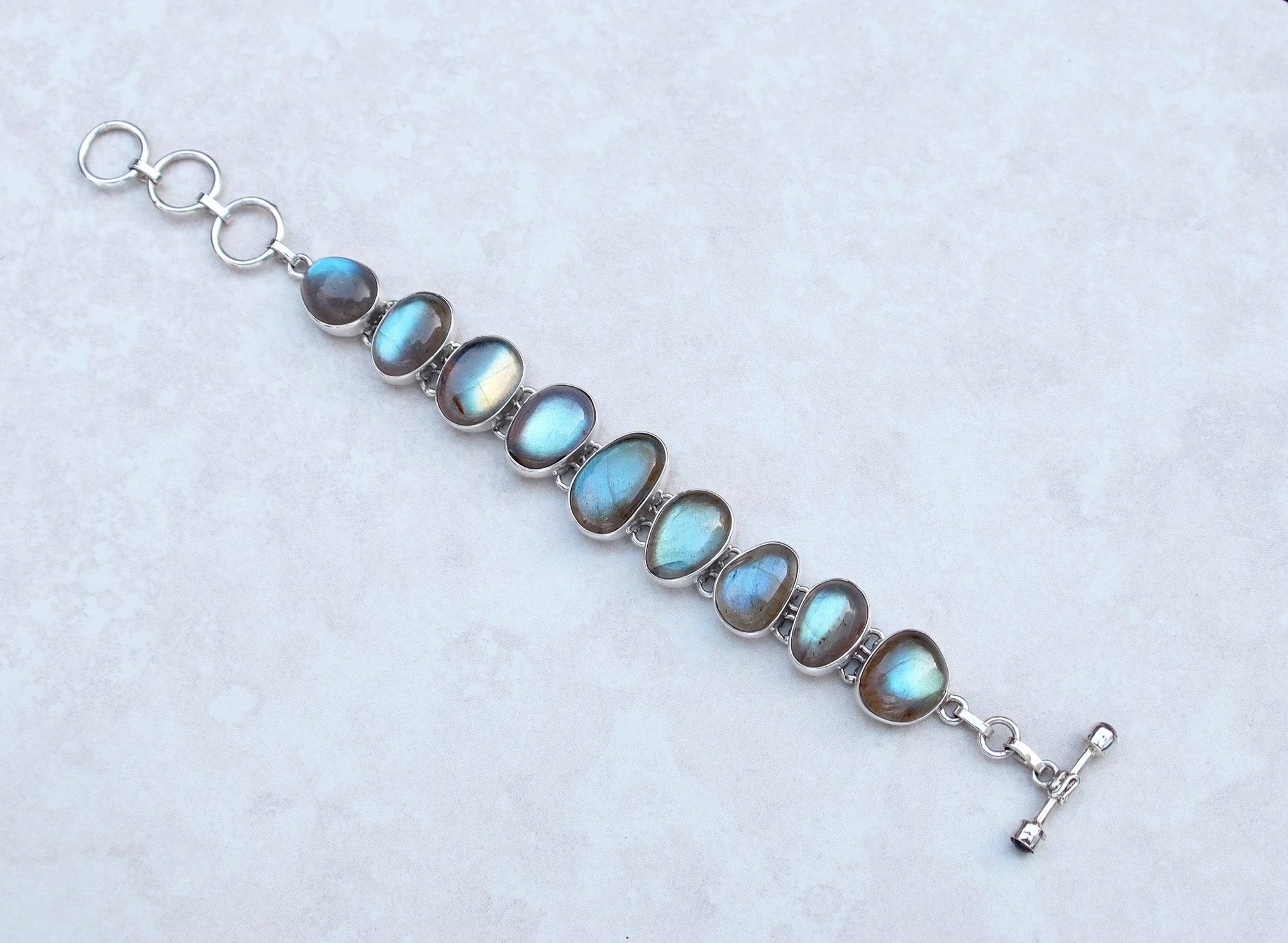 Silver cabochon labradorite bracelet