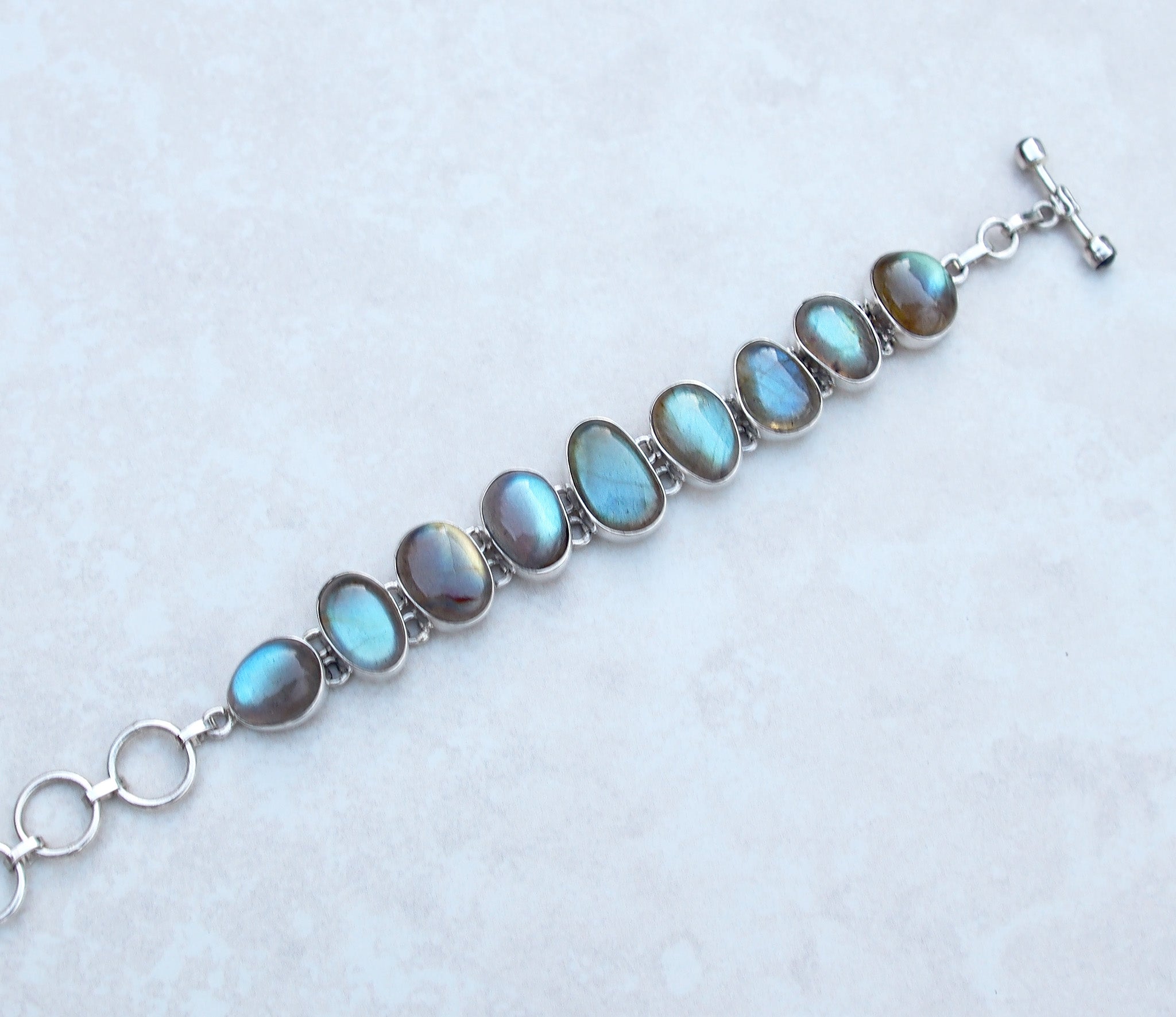 Silver cabochon labradorite bracelet