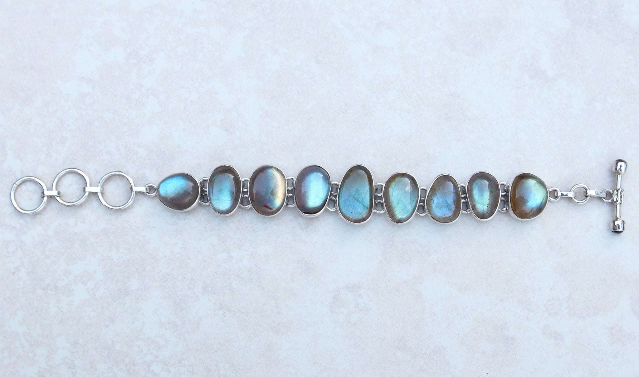 Silver cabochon labradorite bracelet