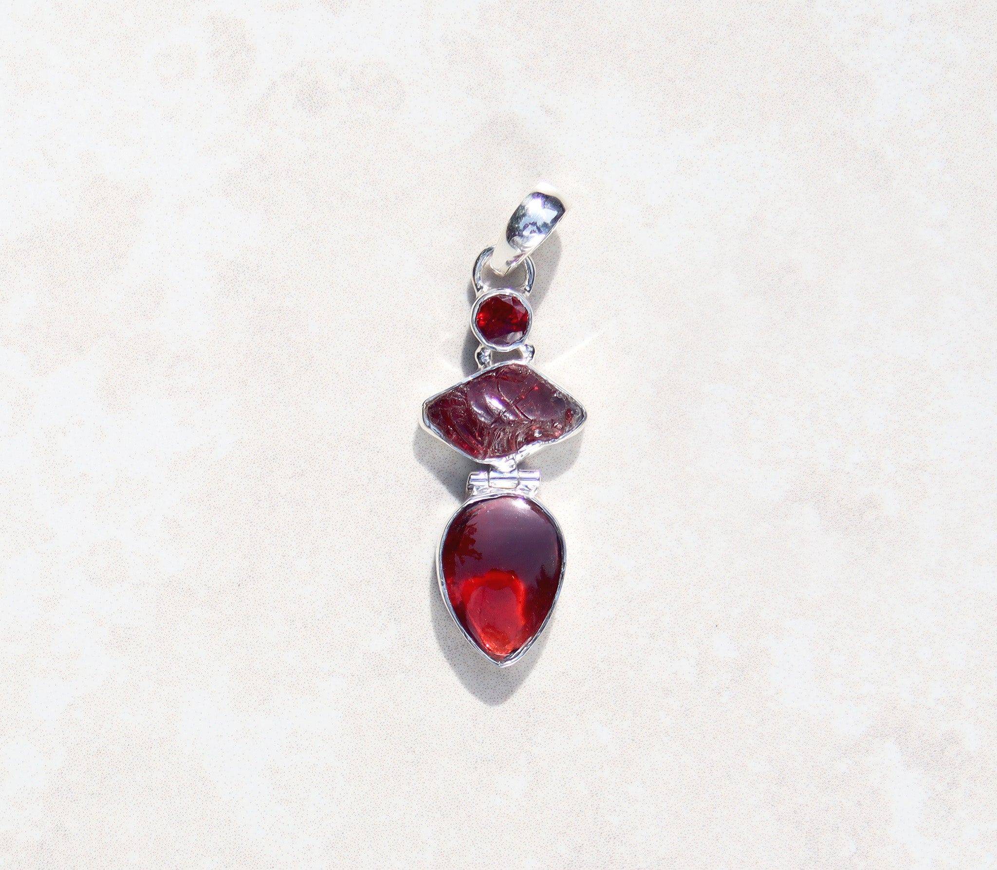 Silver terzetto garnet pendant