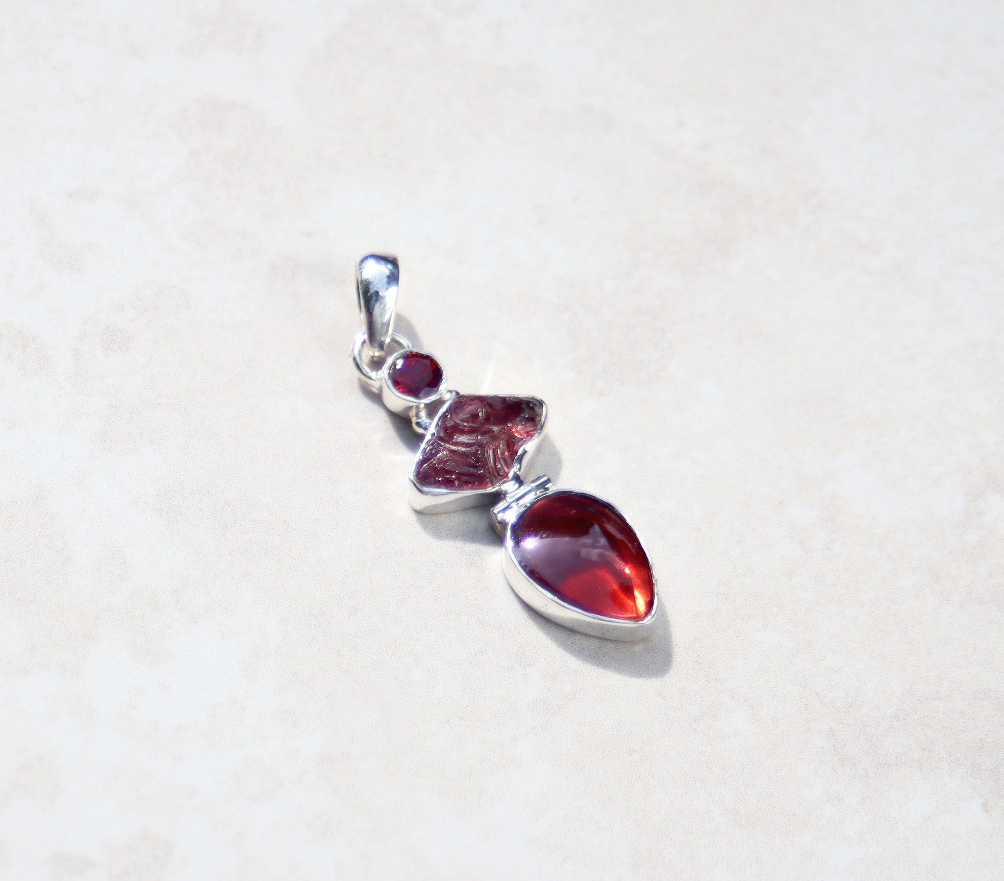 Silver terzetto garnet pendant