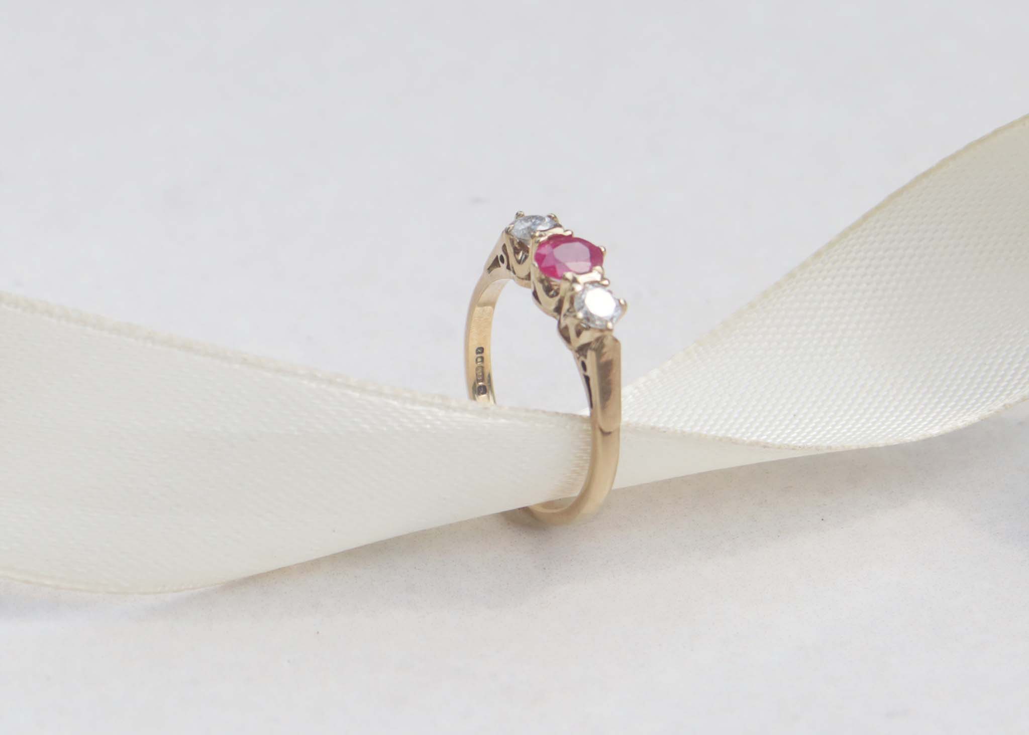 Edwardian 9ct yellow gold ruby & diamond trilogy ring