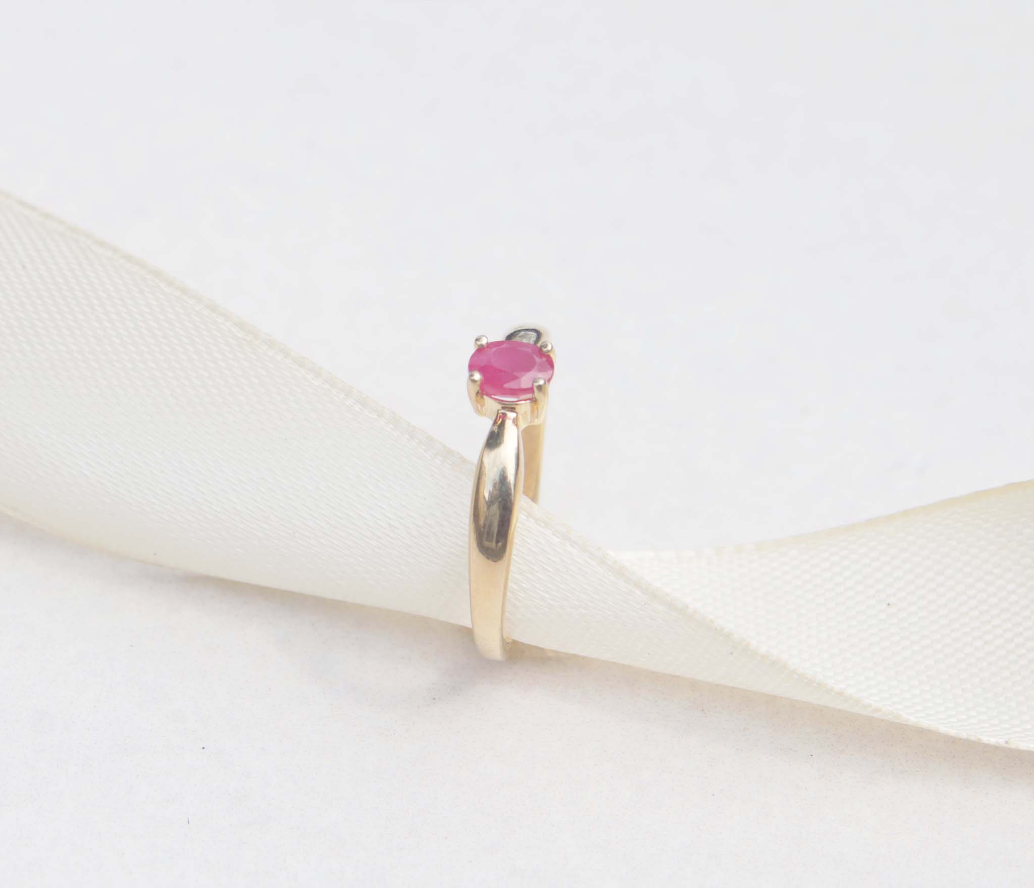 9ct Yellow Gold Solitaire Ruby ring